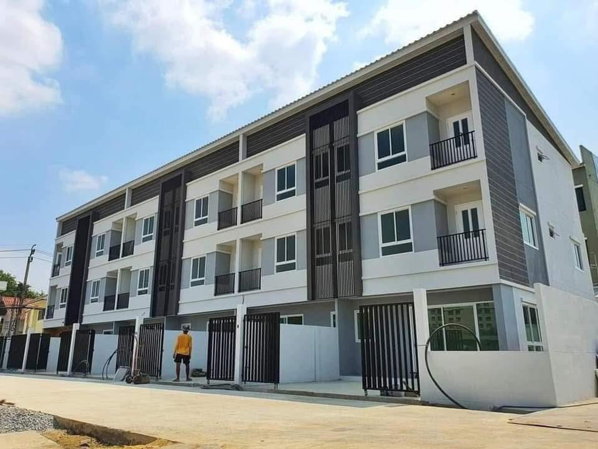 ขายทาวน์โฮมวิภาวดี ดอนเมือง หลักสี่ : ขาย/SALE : Townhome Kosum Ruamjai Soi 44 (ทาวน์โฮม โกสุม รวมใจ ซอย 44) - 5 ห้องนอน LC094