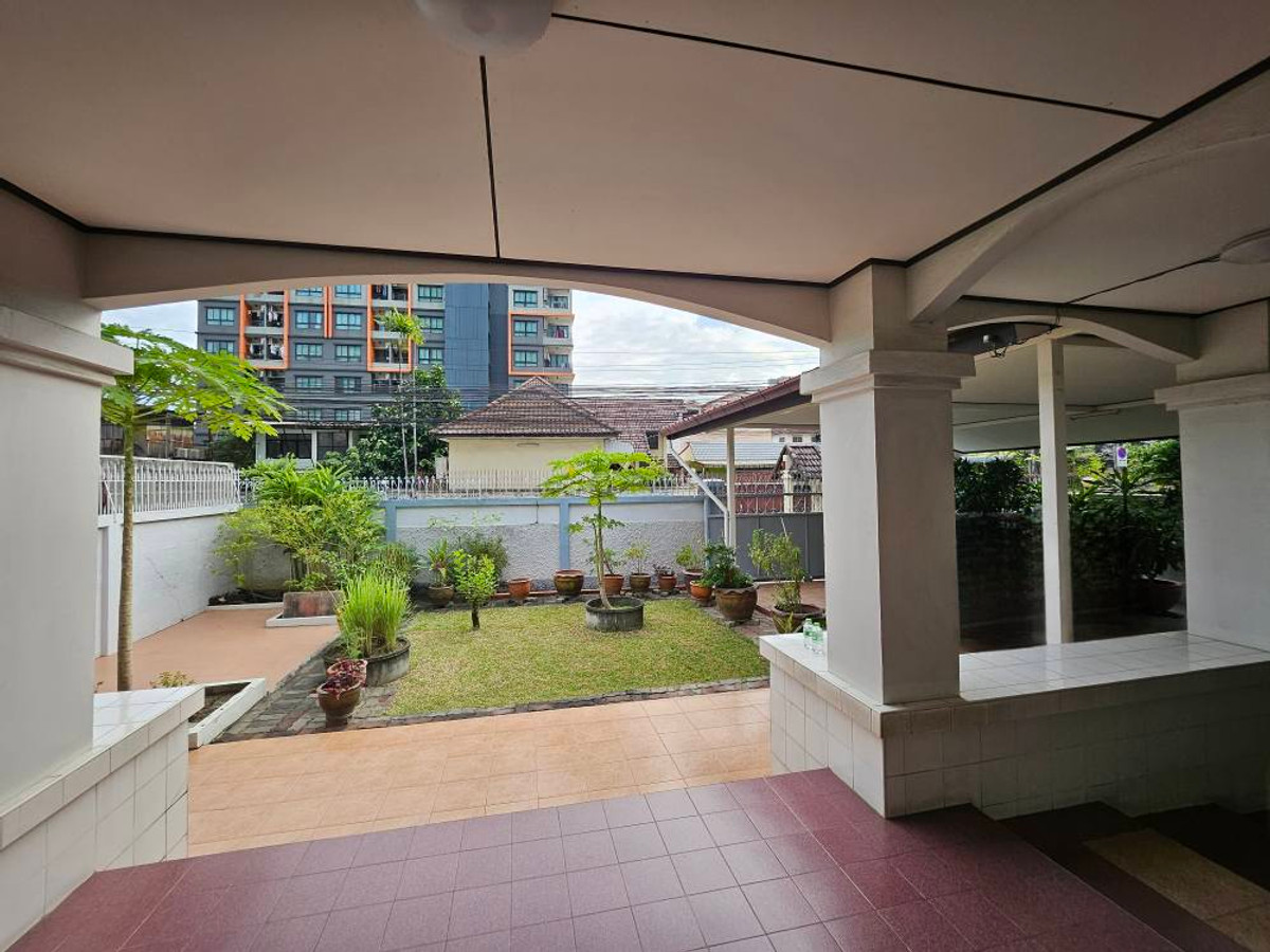 ขายบ้านลาดพร้าว เซ็นทรัลลาดพร้าว : ราคาพิเศษ!! บ้านเดี่ยวทำเลทอง ลาดพร้าว ซ.1 ใกล้ยูเนี่ยนมอลล์ เดินถึงรถไฟฟ้า เข้าออกได้หลายทาง