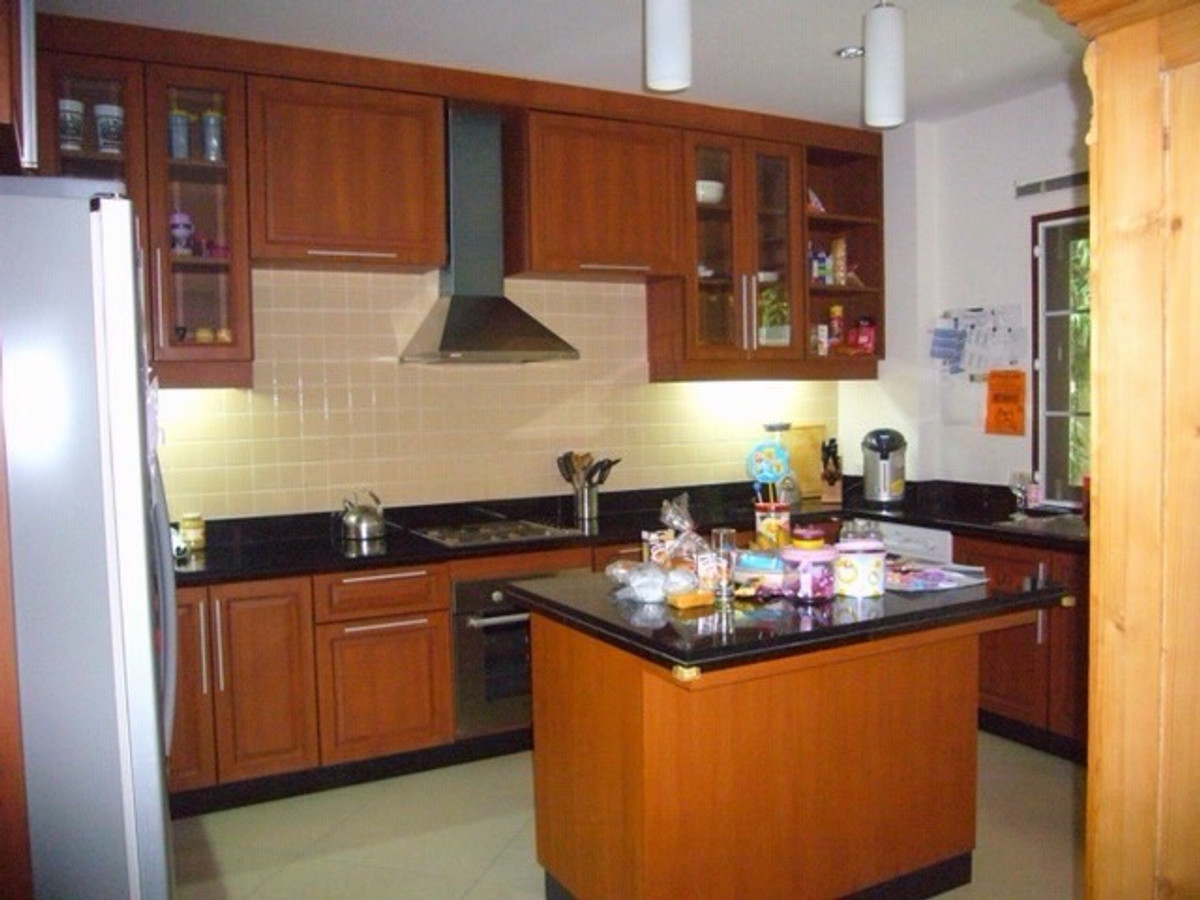For RentHouseSukhumvit, Asoke, Thonglor : Pet-Friendly 4-Bedroom House for Rent near BTS Thonglor Sukhumvit 36, 450 sq.m Family Home.Available April 2026