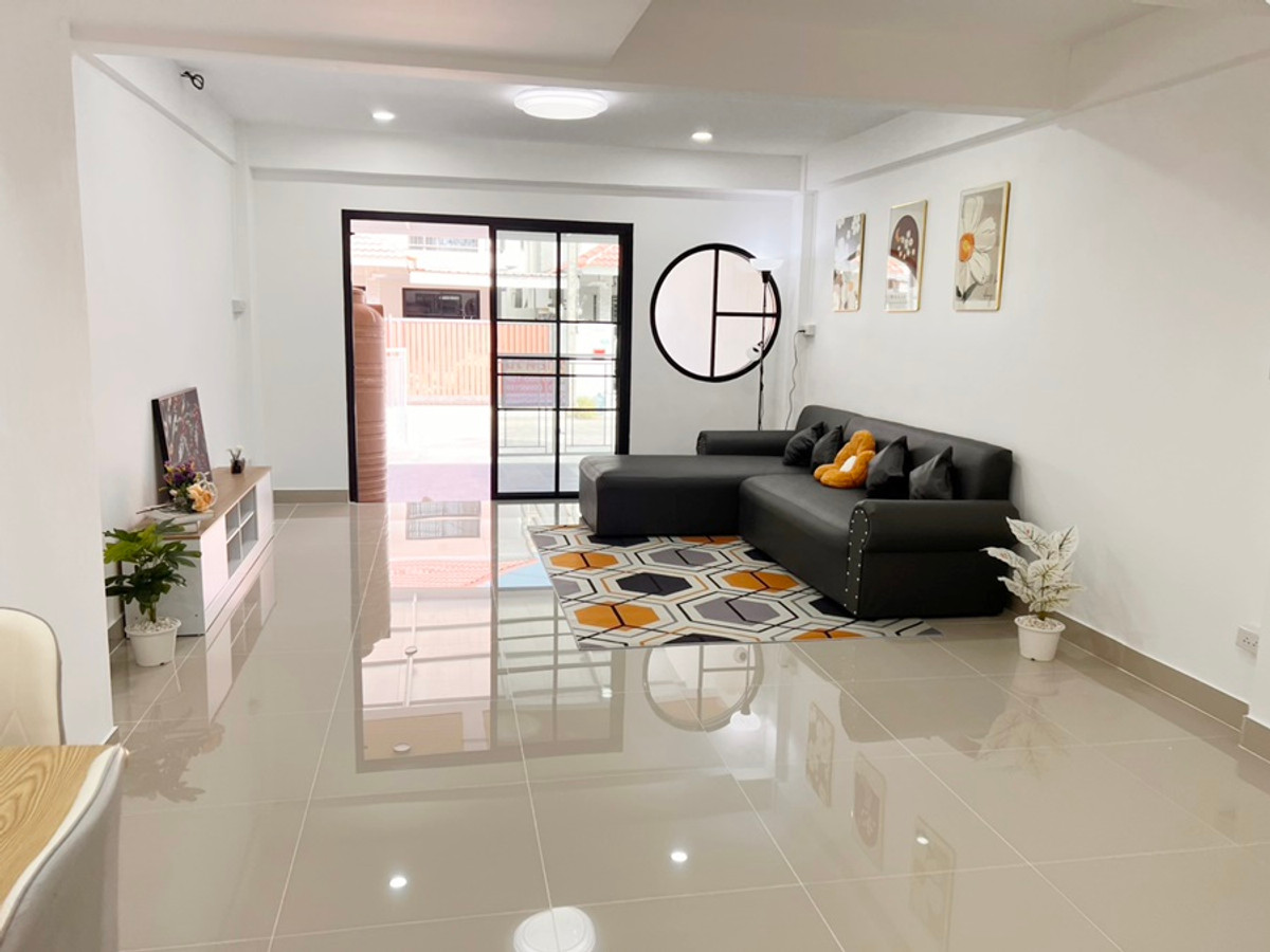 For SaleTownhomePathum Thani,Rangsit, Thammasat : Location near Nana Charoen Market 3-story townhouse for sale, Thanaporn Village, Lam Luk Ka 11, area 16 sq m, 4 bedrooms, 3 bathrooms, newly renovated, price 1,990,000 baht. If interested, contact 085-550-1599.