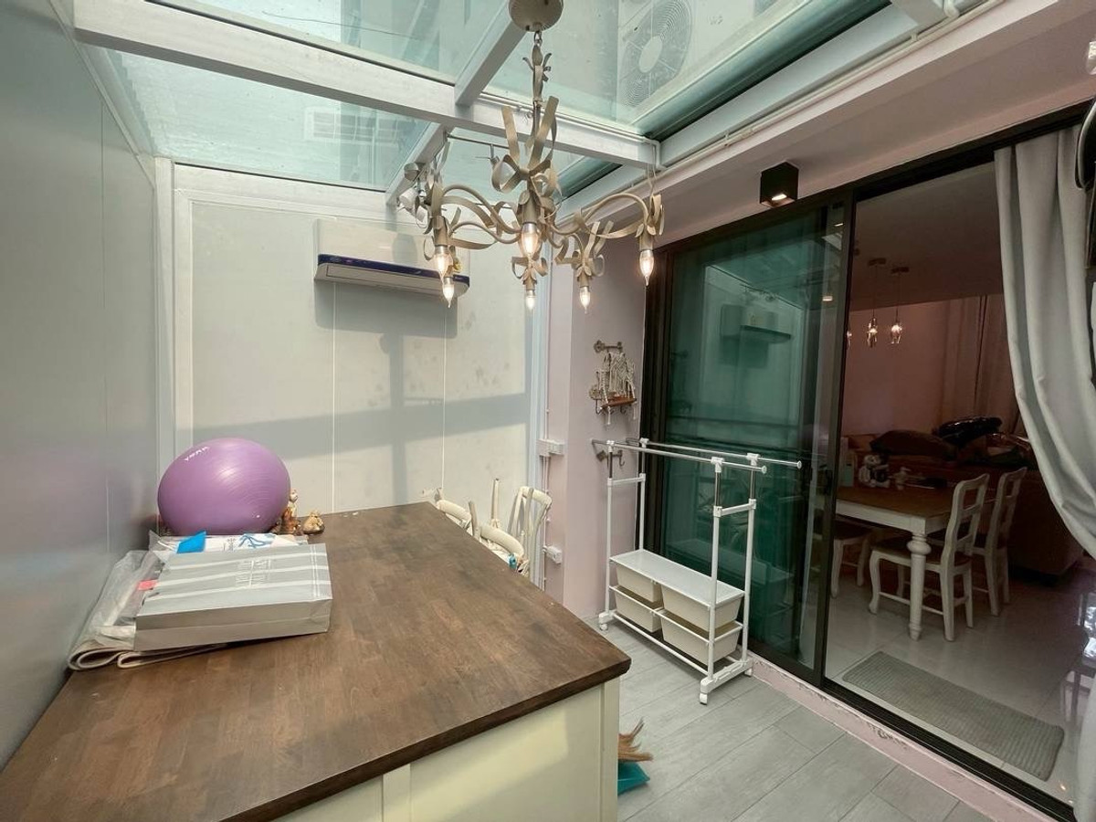 For SaleTownhomeKasetsart, Ratchayothin : For sale: Baan Klang Muang Ratchayothin, near BTS Phaholyothin 34, near Major Ratchayothin. Central Ladprao Built-in decoration Fully furnished