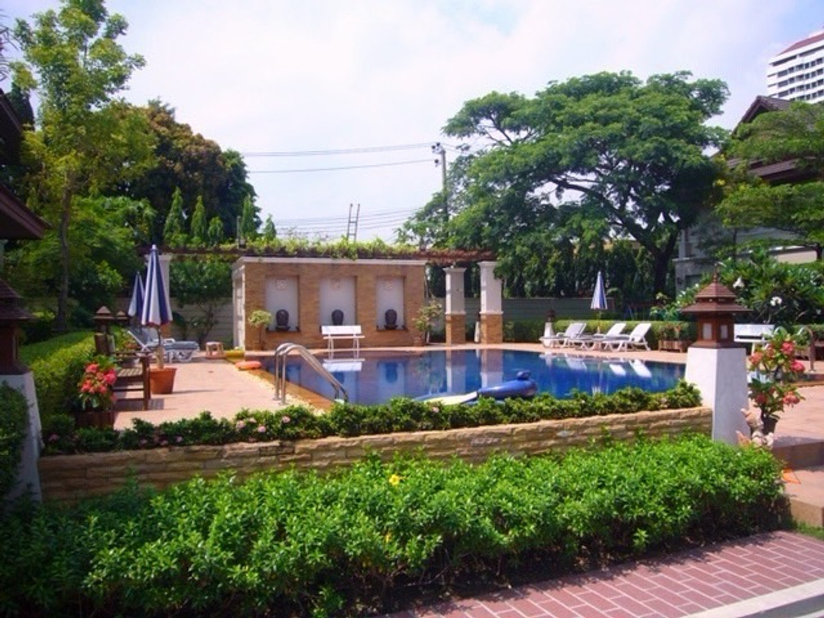 For RentHouseSukhumvit, Asoke, Thonglor : Pet-Friendly 4-Bedroom House for Rent near BTS Thonglor Sukhumvit 36, 450 sq.m Family Home.Available April 2026