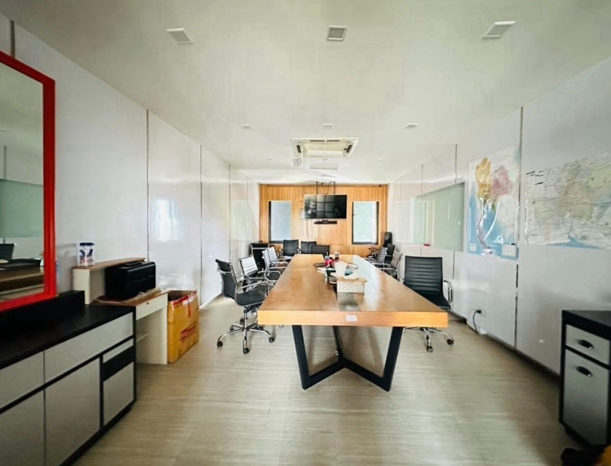 ขายอาคารพาณิชย์สุขุมวิท อโศก ทองหล่อ : ของดี ขายถูก อาคารพาณิชย์ ทองหล่อ ถนนสุขุมวิท 55 ซื้อลงทุนปล่อยเช่า มีคนเช่าตลอด ราคามีแต่จะเพิ่มขึ้น หากสนใจต่อรองได้ครับ 092-658-8993 กรณ์