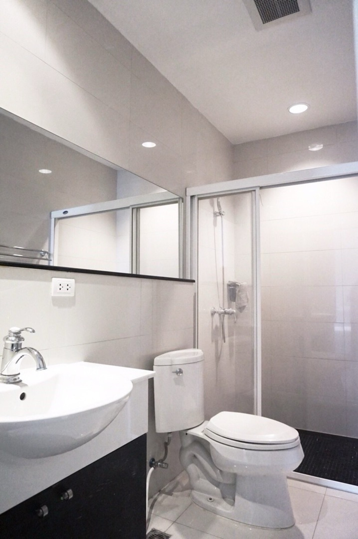 ให้เช่าคอนโดวิทยุ ชิดลม หลังสวน : The Address Chidlom 2b2b 72sqm 40k call 0886166564