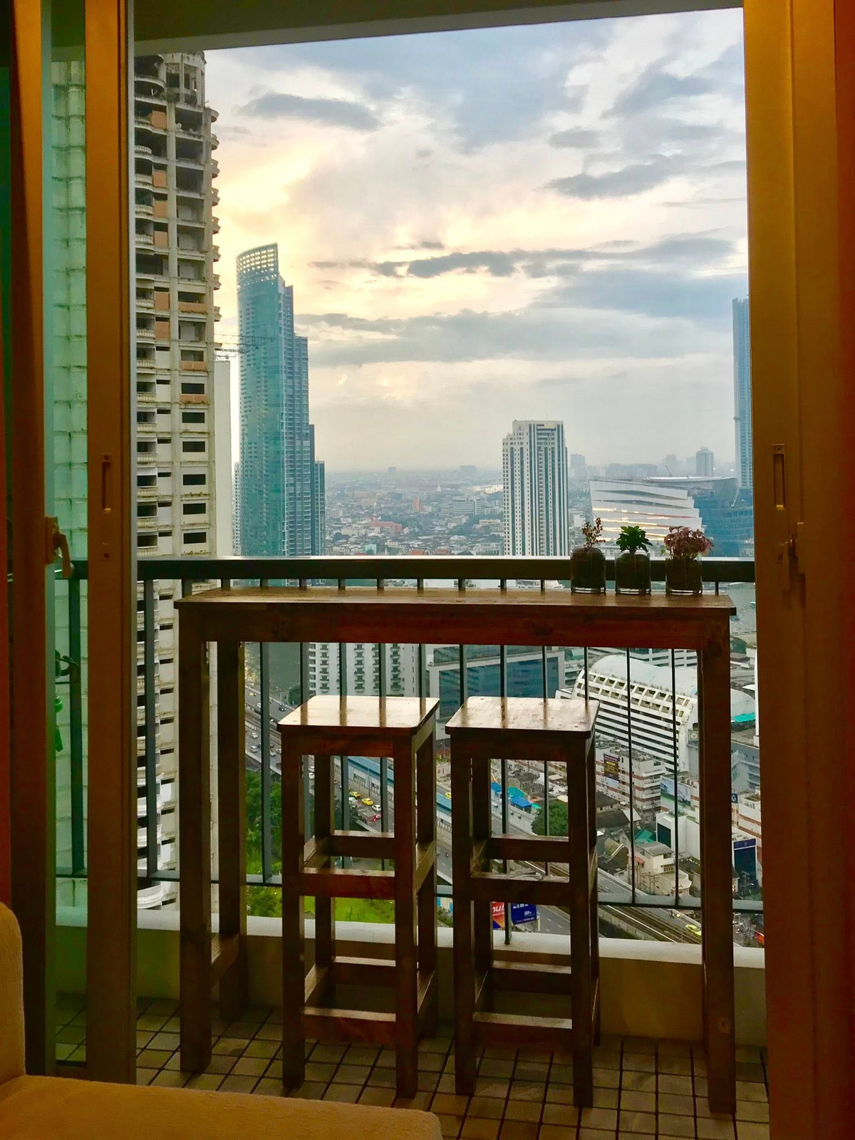 ให้เช่าคอนโดสาทร นราธิวาส : Rhythm Sathorn / 1 Bedroom (FOR RENT), ริทึ่ม สาทร / 1 ห้องนอน (เช่า) LD015