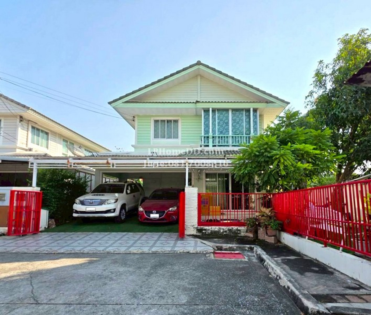 ขายบ้านปทุมธานี รังสิต ธรรมศาสตร์ : ขายถูก พฤกษ์ลดา รังสิต คลอง 4 บ้านเดี่ยว 2 ชั้น 57 ตร.ว. บ้านแปลงมุม บ้านสวยพร้อมอยู่ ทำเลดี เดินทางสะดวก โครงการติดถนน ใกล้รถไฟฟ้าสายสีเขียว (BTS) สถานีคูคต ใกล้ฟิวเจอร์พาร์ครังสิต