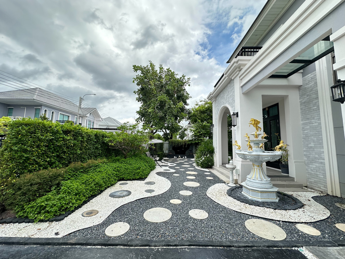 ให้เช่าบ้านลาดกระบัง สุวรรณภูมิ : Single house for rent, Perfect Masterpiece Sukhumvit 77, location next to Robinson, beautiful house, fully furnished.