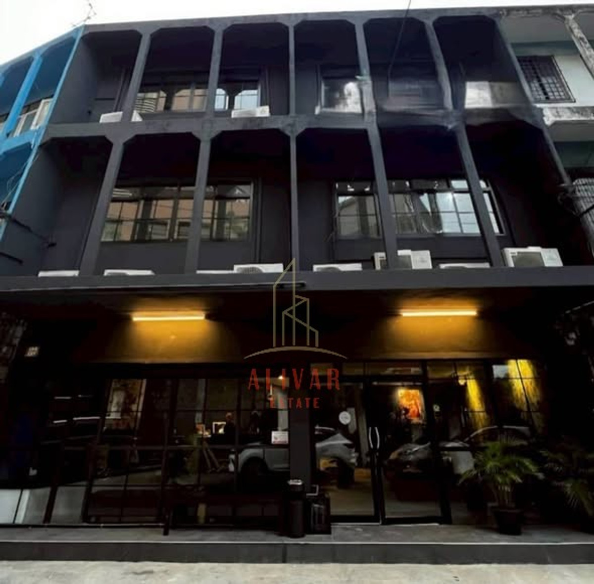 For RentShop HouseLadprao, Central Ladprao : RB020126 Commercial building for rent, 3 floors, 2 units, Lat Phrao area, near BTS Lat Phrao Intersection and next to MRT Phaholyothin.