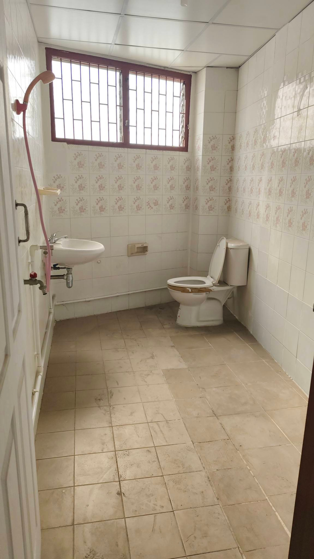 For RentOfficeBang Sue, Wong Sawang, Tao Pun : For rent, space in an office building, warehouse, studio, Wong Sawang Intersection.