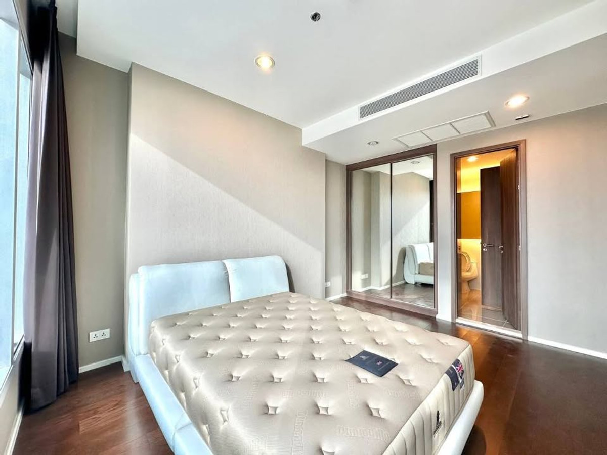 For SaleCondoSathorn, Narathiwat : +++Urgent sale, river view!! Menam Residences ** 1 bedroom, 1 bathroom, size 51 sq m., fully furnished, ready to move in+++