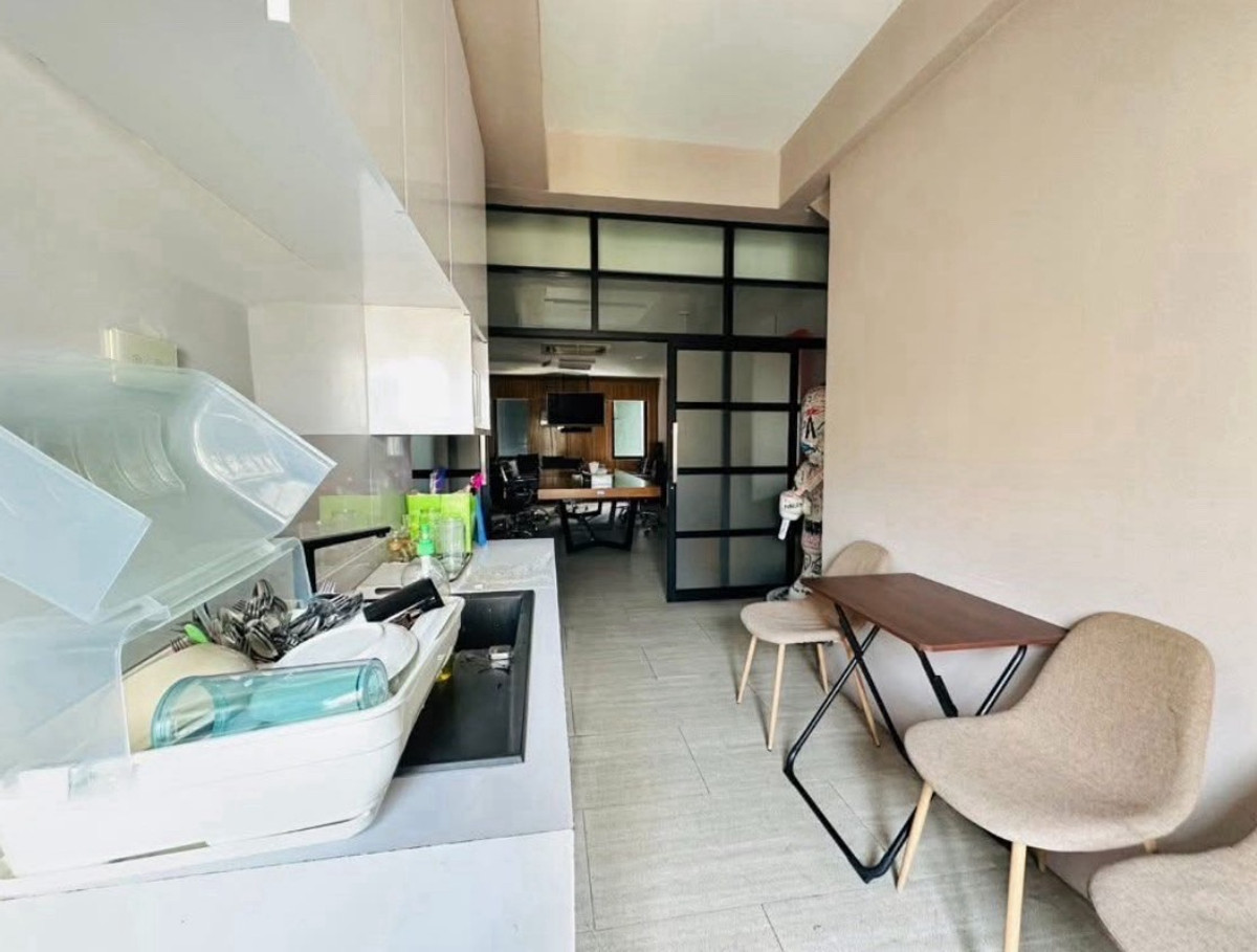 ขายอาคารพาณิชย์สุขุมวิท อโศก ทองหล่อ : ของดี ขายถูก อาคารพาณิชย์ ทองหล่อ ถนนสุขุมวิท 55 ซื้อลงทุนปล่อยเช่า มีคนเช่าตลอด ราคามีแต่จะเพิ่มขึ้น หากสนใจต่อรองได้ครับ 092-658-8993 กรณ์