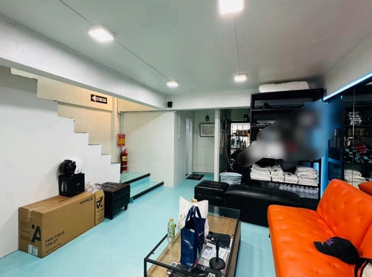 ขายอาคารพาณิชย์สุขุมวิท อโศก ทองหล่อ : ของดี ขายถูก อาคารพาณิชย์ ทองหล่อ ถนนสุขุมวิท 55 ซื้อลงทุนปล่อยเช่า มีคนเช่าตลอด ราคามีแต่จะเพิ่มขึ้น หากสนใจต่อรองได้ครับ 092-658-8993 กรณ์