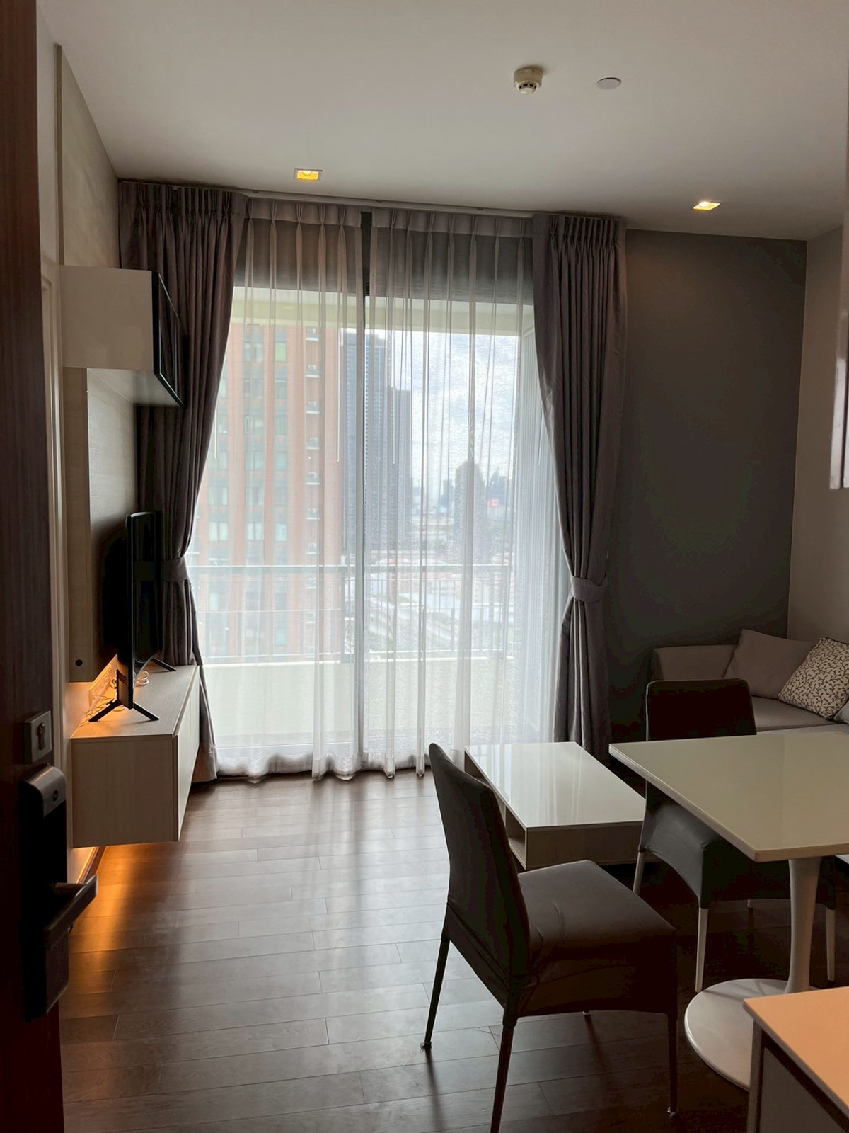 ให้เช่าคอนโดพระราม 9 เพชรบุรีตัดใหม่ RCA : 🔥 Hot Deal 1 bedroom for rent at Q Asoke 🔥