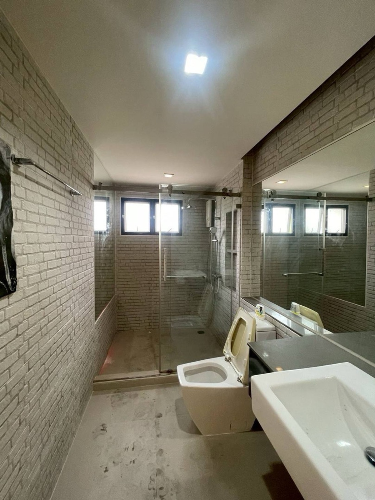 For SaleTownhomeKasetsart, Ratchayothin : For sale: Baan Klang Muang Ratchayothin, near BTS Phaholyothin 34, near Major Ratchayothin. Central Ladprao Built-in decoration Fully furnished