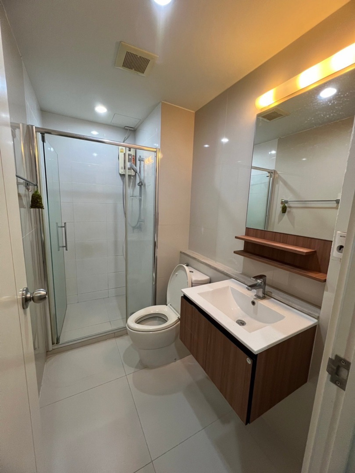 ให้เช่าคอนโดสาทร นราธิวาส : ว่างให้เช่าด่วน! : Fuse Chan - Sathorn (ฟิวส์ จันทน์ - สาทร)  สนใจต่อรองราคาแอดไลน์ @condo168 (มี @ ข้างหน้าด้วยนะคะ)