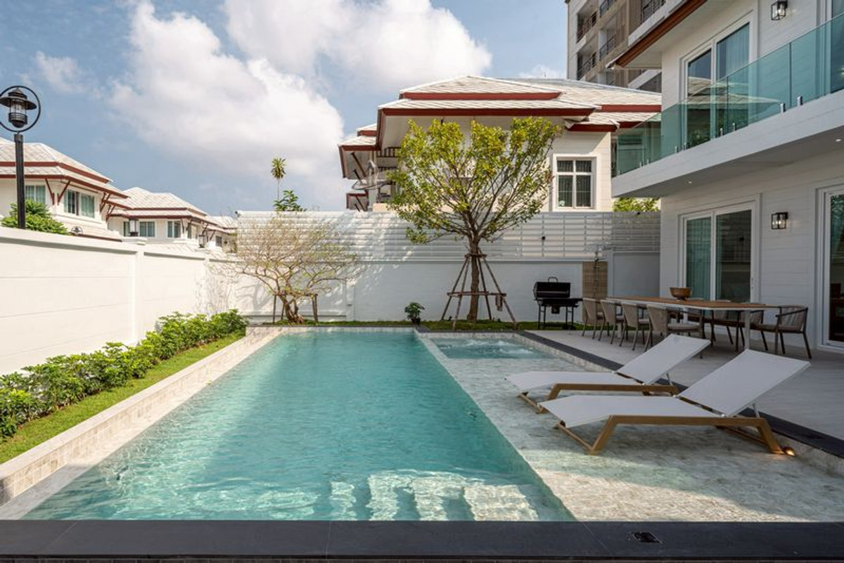 ขายบ้านพัทยา บางแสน ชลบุรี สัตหีบ : Rare Item! วิลล่าหรู 7 ห้องนอน 7 ห้องน้ำ 2 อาคาร พื้นที่ใช้สอย 500 ตร.ม. ใจกลางเขาทาโล | ราคา 28.5 ล้านบาท