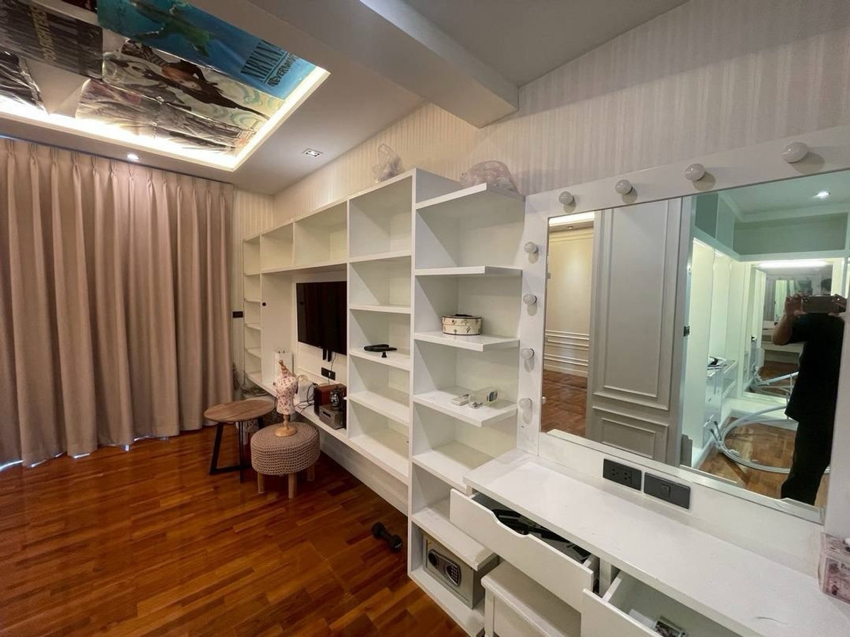 For SaleTownhomeKasetsart, Ratchayothin : For sale: Baan Klang Muang Ratchayothin, near BTS Phaholyothin 34, near Major Ratchayothin. Central Ladprao Built-in decoration Fully furnished