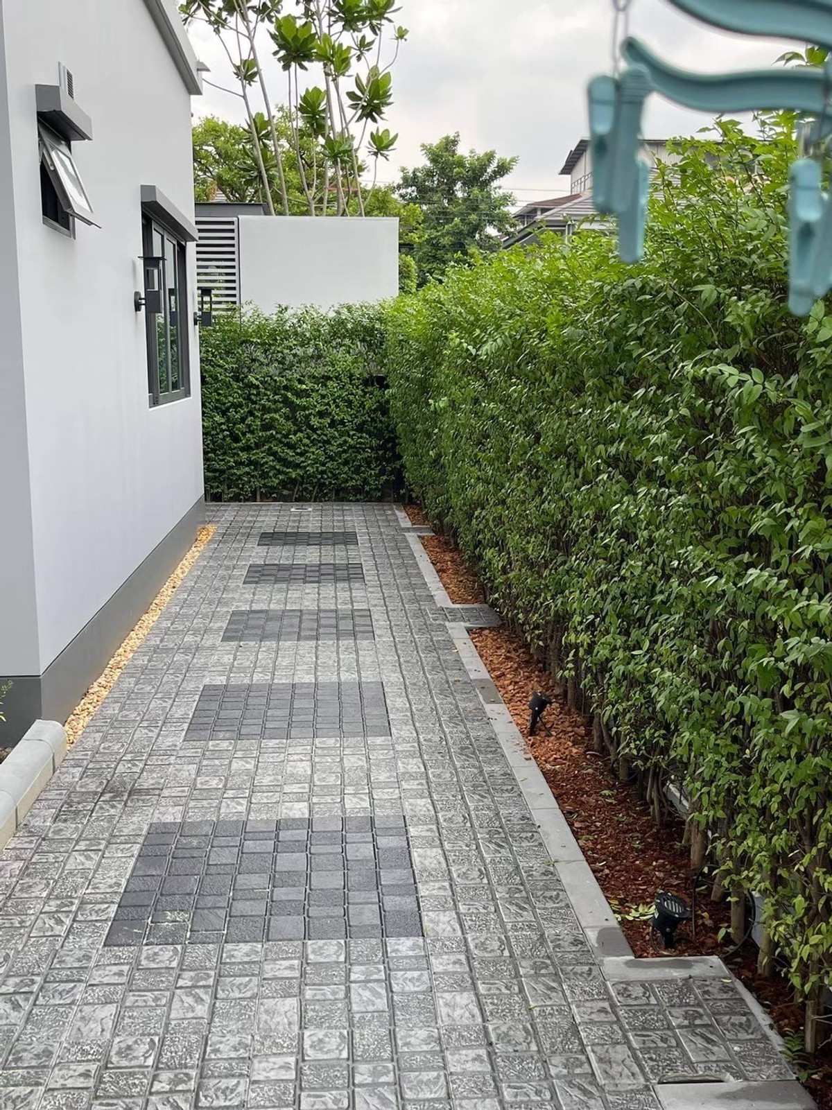 ขายบ้านพัฒนาการ ศรีนครินทร์ : ขายบ้านหรู โครงการ Setthasiri Krungthep Kreetha 2 (เศรษฐสิริ กรุงเทพกรีฑา 2) แปลงมุม ไซส์ใหญ่ ด้านหน้าไม่ติดใคร  บ้านเดี่ยว 2 ชั้น ขนาดที่ดิน 105 ตารางวา พื้นที่ใช้สอย 404 ตารางเมตร