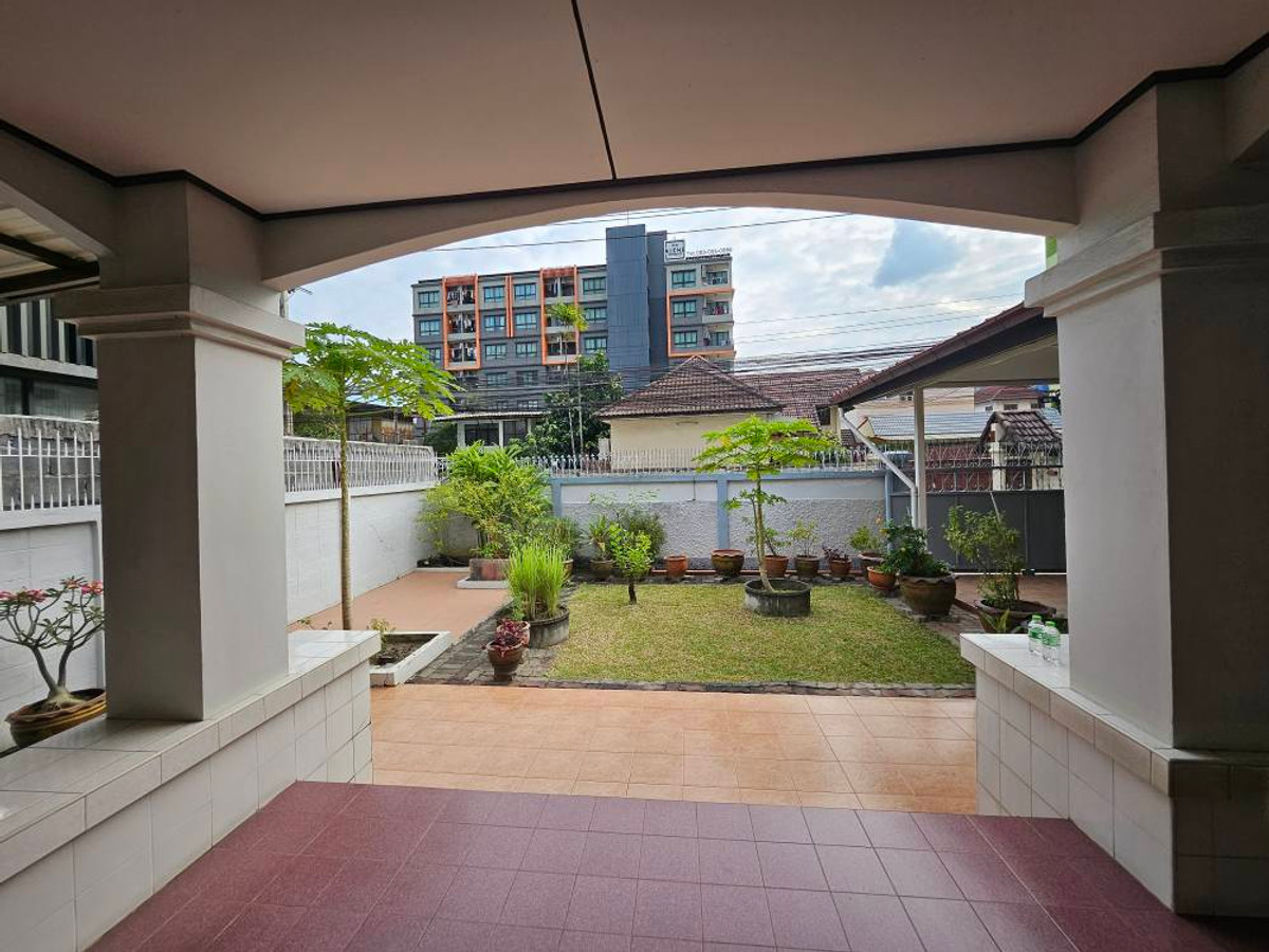 ขายบ้านลาดพร้าว เซ็นทรัลลาดพร้าว : ราคาพิเศษ!! บ้านเดี่ยวทำเลทอง ลาดพร้าว ซ.1 ใกล้ยูเนี่ยนมอลล์ เดินถึงรถไฟฟ้า เข้าออกได้หลายทาง