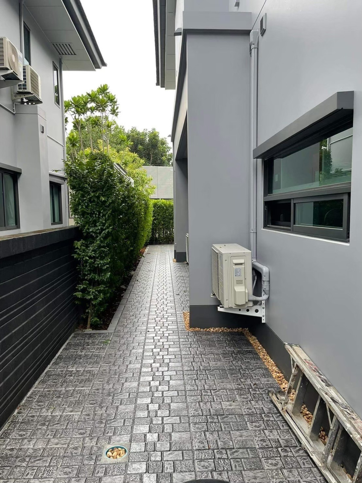 ขายบ้านพัฒนาการ ศรีนครินทร์ : ขายบ้านหรู โครงการ Setthasiri Krungthep Kreetha 2 (เศรษฐสิริ กรุงเทพกรีฑา 2) แปลงมุม ไซส์ใหญ่ ด้านหน้าไม่ติดใคร  บ้านเดี่ยว 2 ชั้น ขนาดที่ดิน 105 ตารางวา พื้นที่ใช้สอย 404 ตารางเมตร