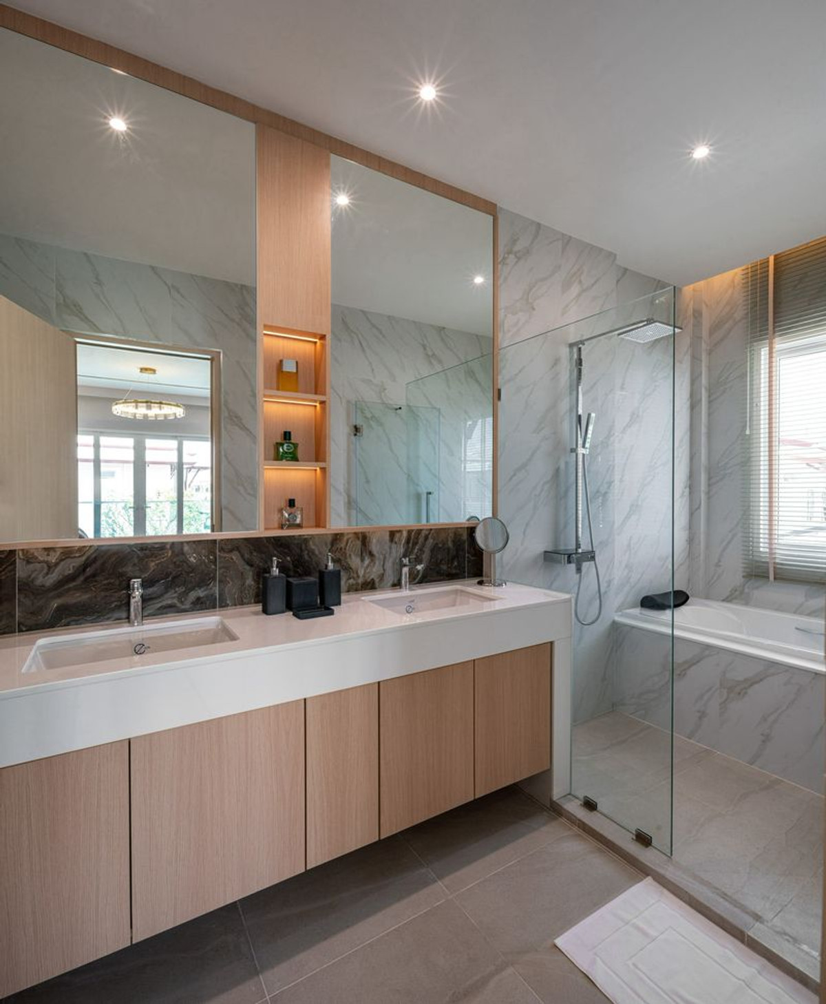 ขายบ้านพัทยา บางแสน ชลบุรี สัตหีบ : Rare Item! วิลล่าหรู 7 ห้องนอน 7 ห้องน้ำ 2 อาคาร พื้นที่ใช้สอย 500 ตร.ม. ใจกลางเขาทาโล | ราคา 28.5 ล้านบาท