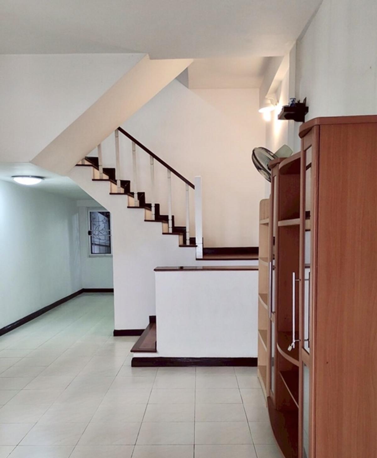 For RentTownhomeLadprao101, Happy Land, The Mall Bang Kapi : **For rent, 3-story townhome, Happyland Grand Ville, Lat Phrao 101.