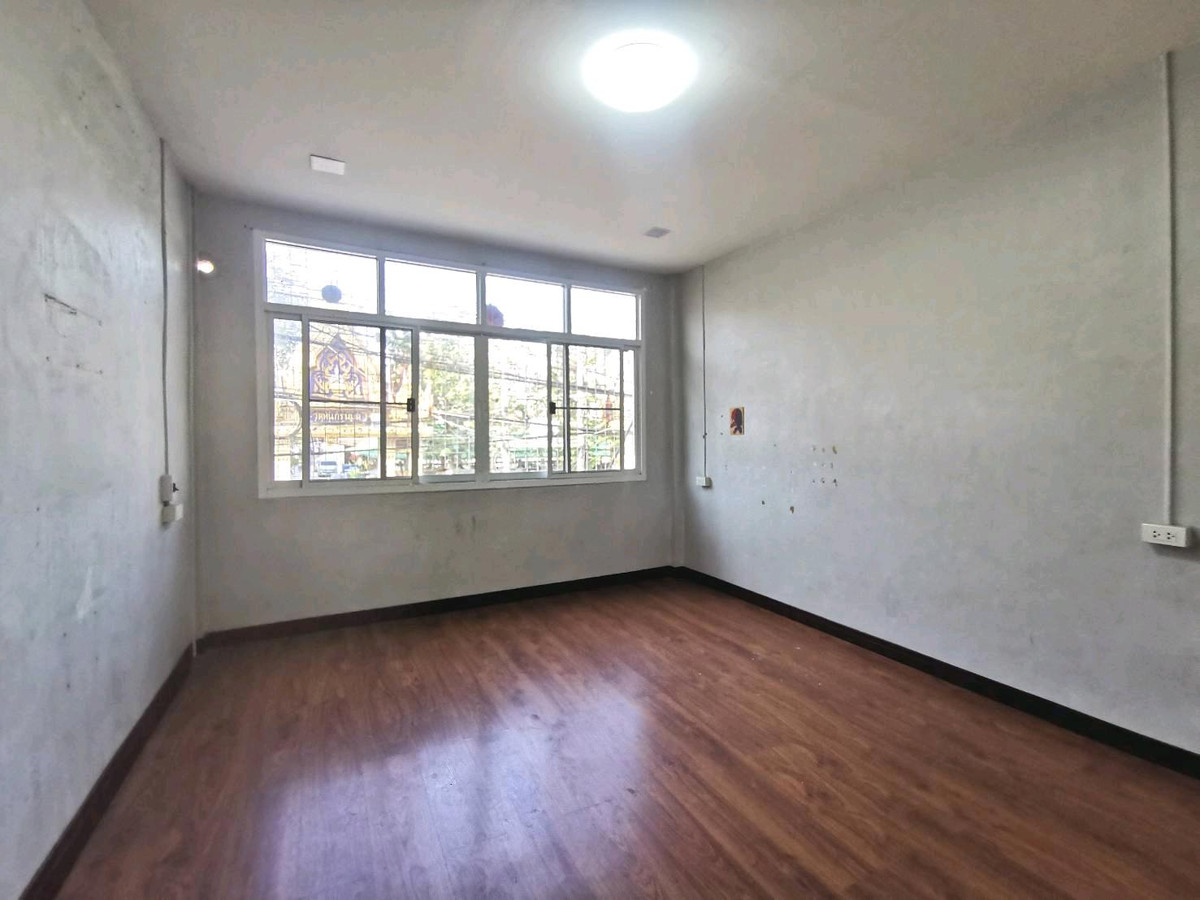 For SaleShop HouseBang Sue, Wong Sawang, Tao Pun : Urgent sale‼️Commercial building, corner room Golden location for trading Next to 4 lane Pracharat road. Nonthaburi, very good price, 3.19 million baht. Hurry and make a decision late, it may slip out of your hands in a location like this 🔥