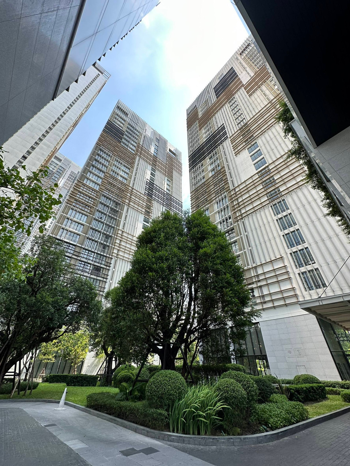 ขายคอนโดสุขุมวิท อโศก ทองหล่อ : พาร์ค ออริจิ้น พร้อมพงษ์ (Park 24) ตกแต่งครบ ชั้น 34 วิวสวยมากๆ