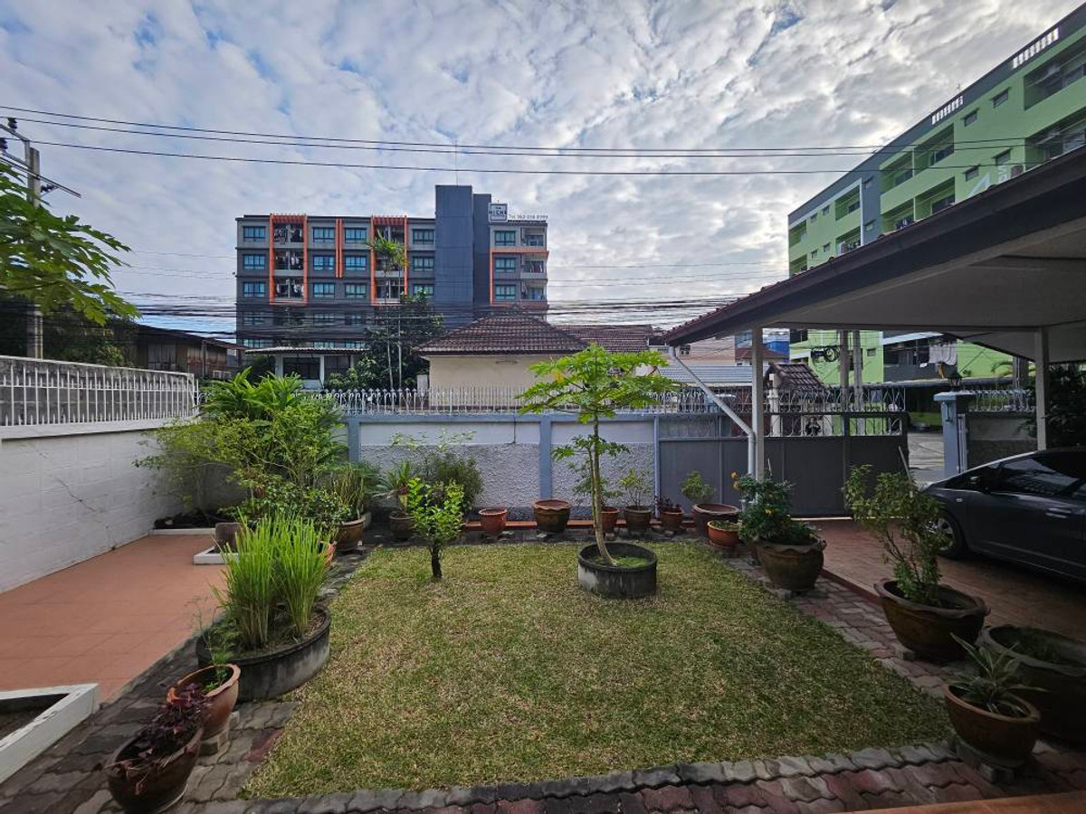 ขายบ้านลาดพร้าว เซ็นทรัลลาดพร้าว : ราคาพิเศษ!! บ้านเดี่ยวทำเลทอง ลาดพร้าว ซ.1 ใกล้ยูเนี่ยนมอลล์ เดินถึงรถไฟฟ้า เข้าออกได้หลายทาง