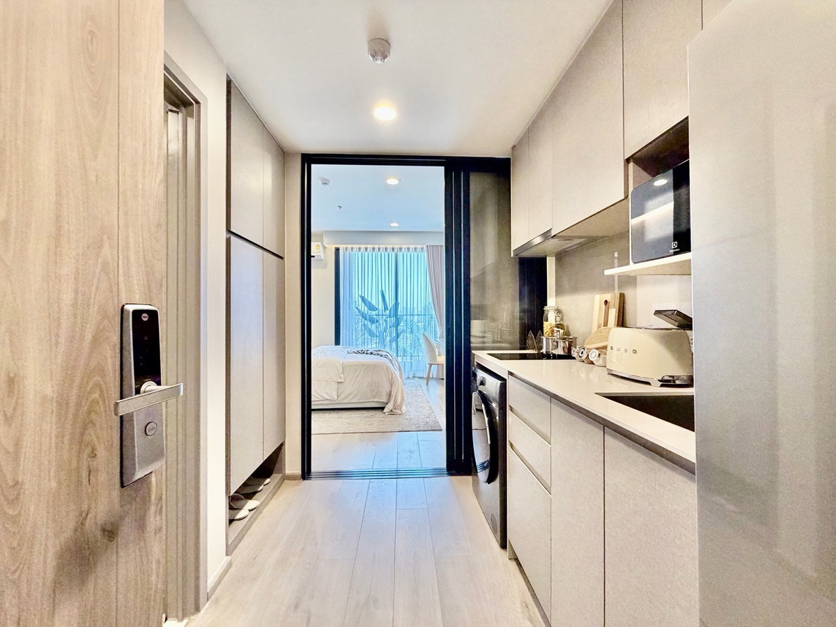 For SaleCondoKhlongtoei, Kluaynamthai : Condo next to Rama 4 Road, walking distance to One Bangkok, 1 Bedroom, popular functions.