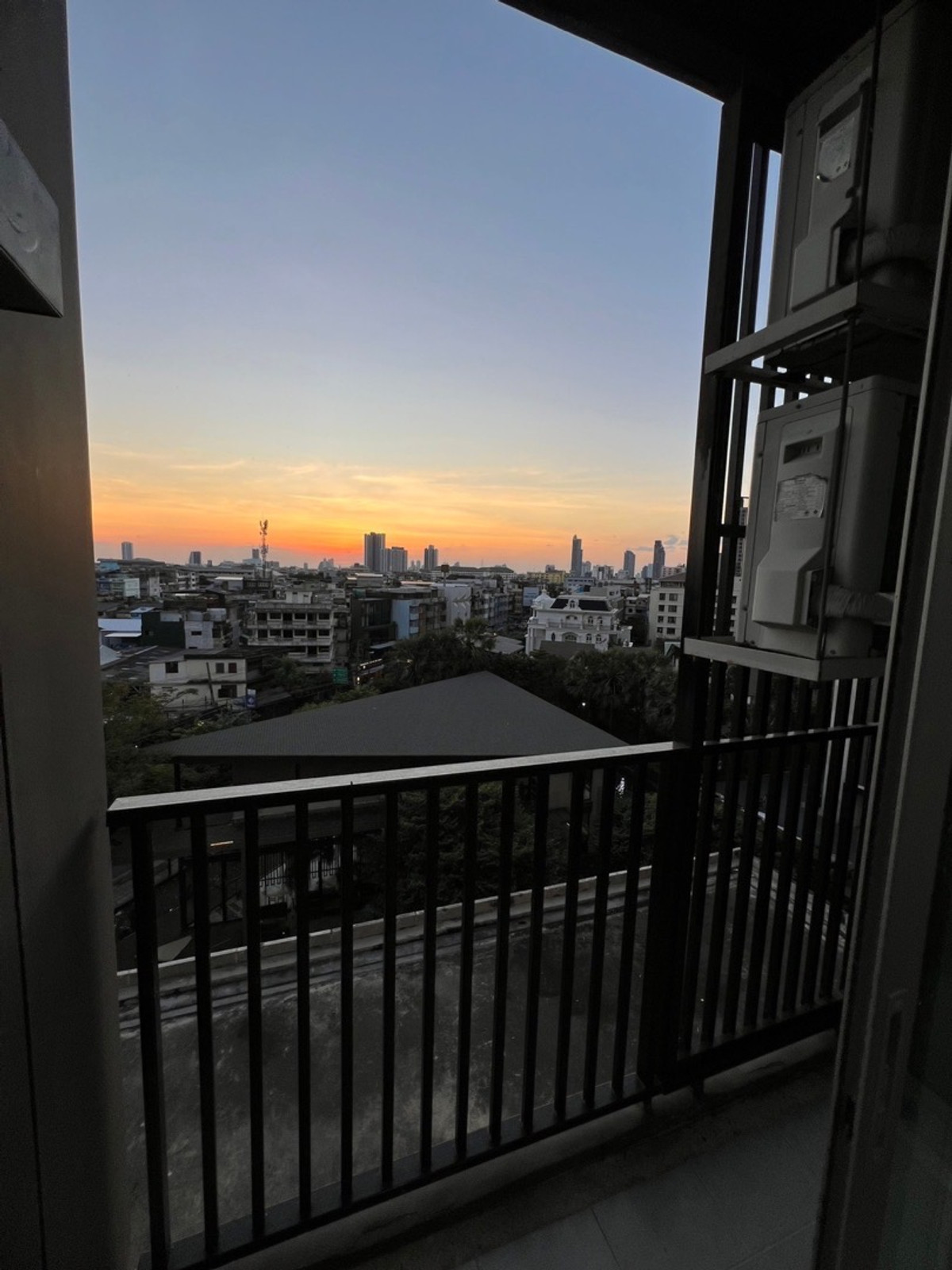 ให้เช่าคอนโดสาทร นราธิวาส : ว่างให้เช่าด่วน! : Fuse Chan - Sathorn (ฟิวส์ จันทน์ - สาทร)  สนใจต่อรองราคาแอดไลน์ @condo168 (มี @ ข้างหน้าด้วยนะคะ)