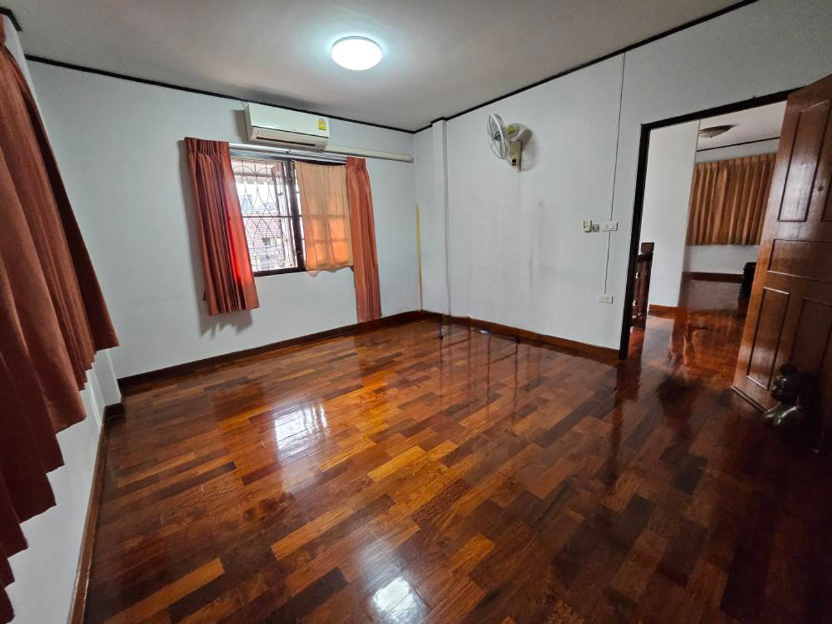 ขายบ้านลาดพร้าว เซ็นทรัลลาดพร้าว : ราคาพิเศษ!! บ้านเดี่ยวทำเลทอง ลาดพร้าว ซ.1 ใกล้ยูเนี่ยนมอลล์ เดินถึงรถไฟฟ้า เข้าออกได้หลายทาง