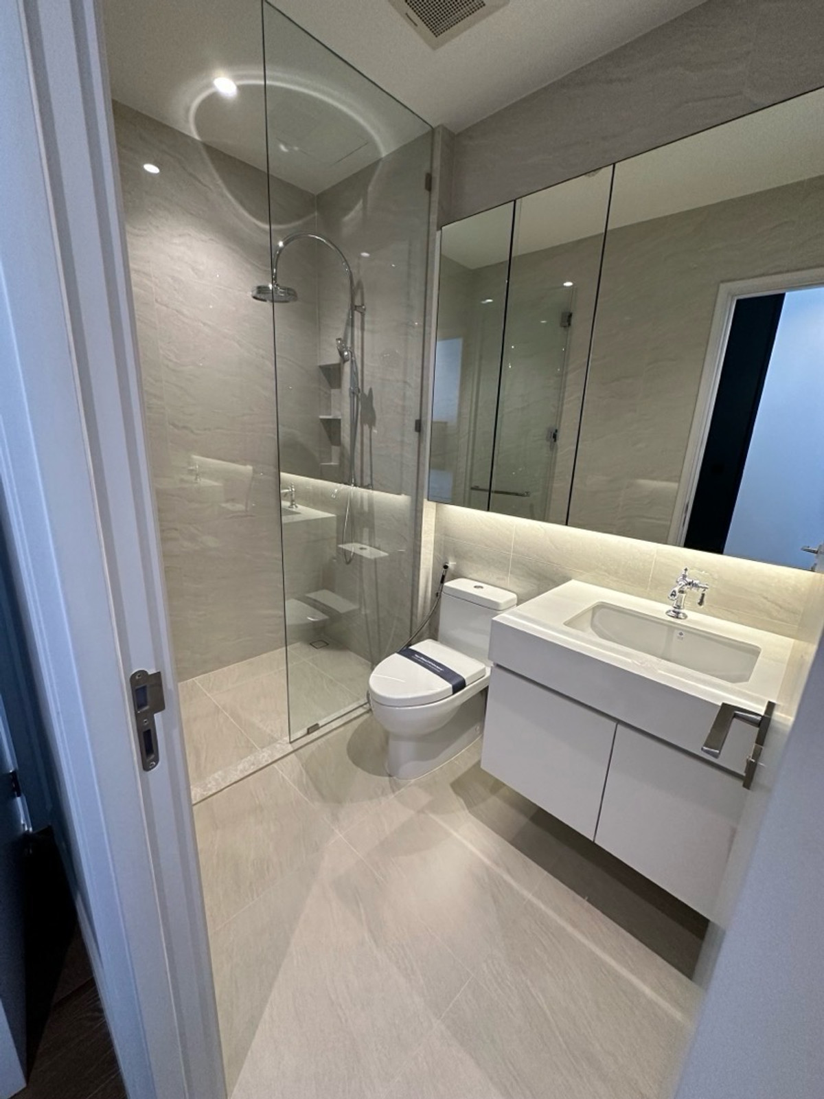 ให้เช่าคอนโดวิทยุ ชิดลม หลังสวน : ให้เช่า🐱 Muniq Langsuan ☎️ 0912322009