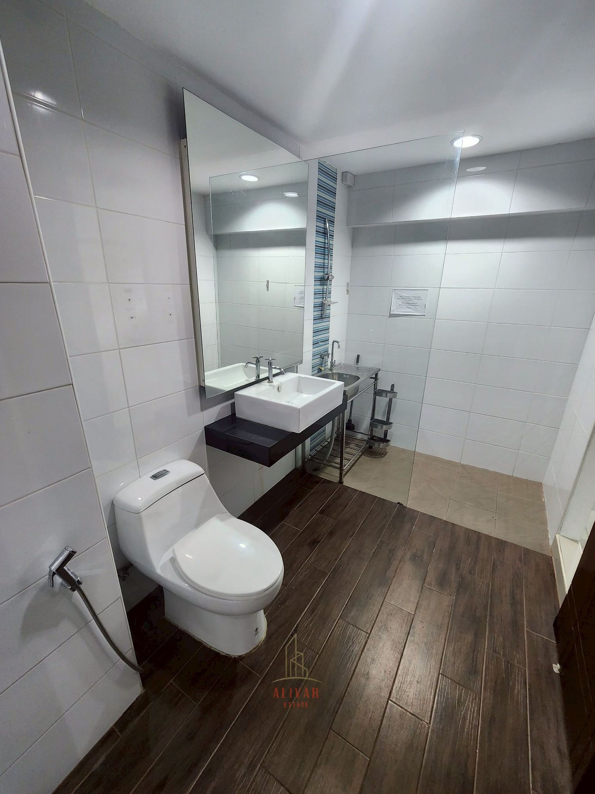 For RentHome OfficeSukhumvit, Asoke, Thonglor : RB020026 Home office 3 floors for rent at Sukhumvit 26 near BTS Phrom Phong, suitable for living. or make an office office