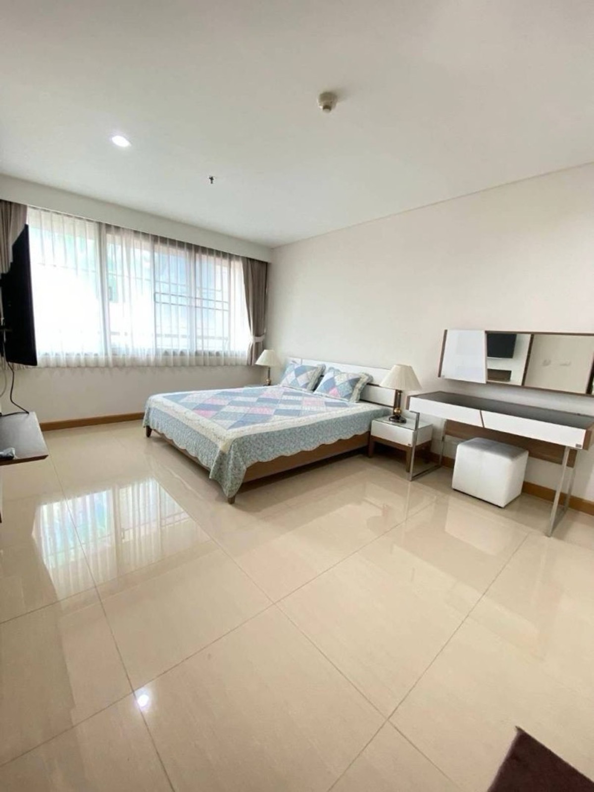 For RentCondoSukhumvit, Asoke, Thonglor : For rent: The Lakes. - 0816037454