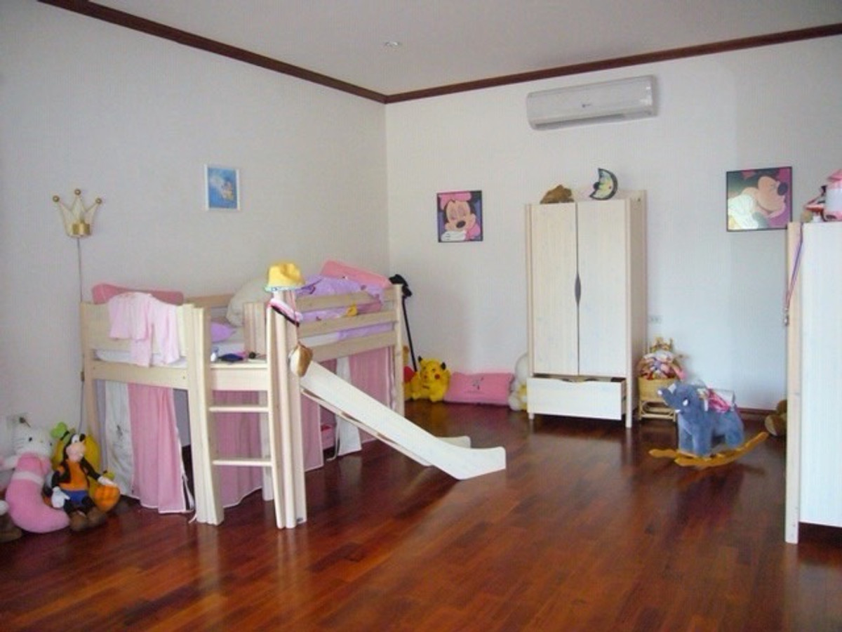 For RentHouseSukhumvit, Asoke, Thonglor : Pet-Friendly 4-Bedroom House for Rent near BTS Thonglor Sukhumvit 36, 450 sq.m Family Home.Available April 2026