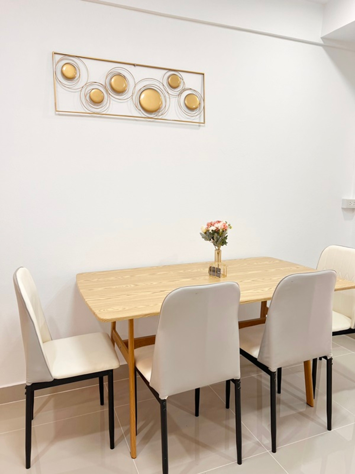 For SaleTownhomePathum Thani,Rangsit, Thammasat : Location near Nana Charoen Market 3-story townhouse for sale, Thanaporn Village, Lam Luk Ka 11, area 16 sq m, 4 bedrooms, 3 bathrooms, newly renovated, price 1,990,000 baht. If interested, contact 085-550-1599.