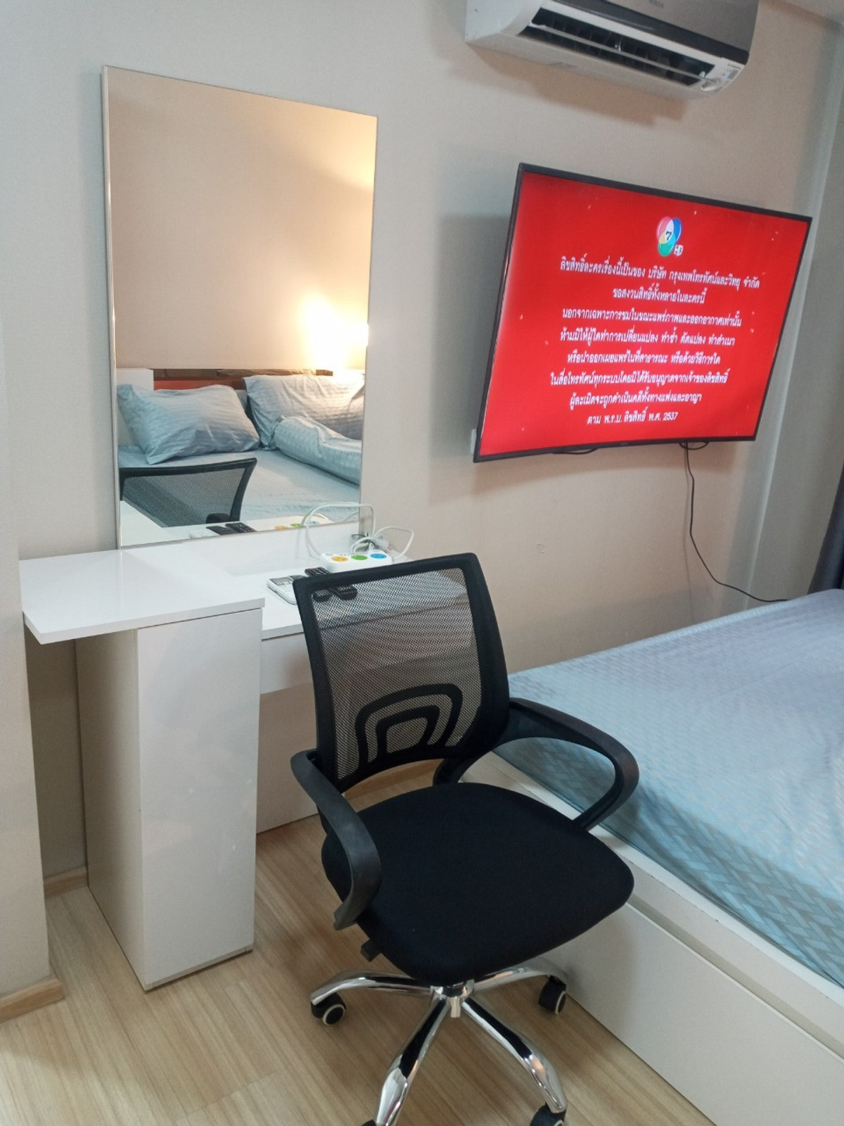 For RentCondoChaengwatana, Muangthong : Vacant room, ready to move in (26 sq m.), price 8,500/month, fully decorated. Swimming pool view Free common fees, free parking