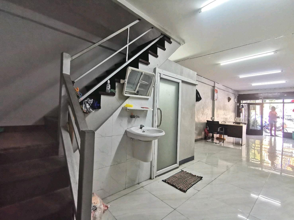 For SaleShop HouseBang Sue, Wong Sawang, Tao Pun : Urgent sale‼️Commercial building, corner room Golden location for trading Next to 4 lane Pracharat road. Nonthaburi, very good price, 3.19 million baht. Hurry and make a decision late, it may slip out of your hands in a location like this 🔥