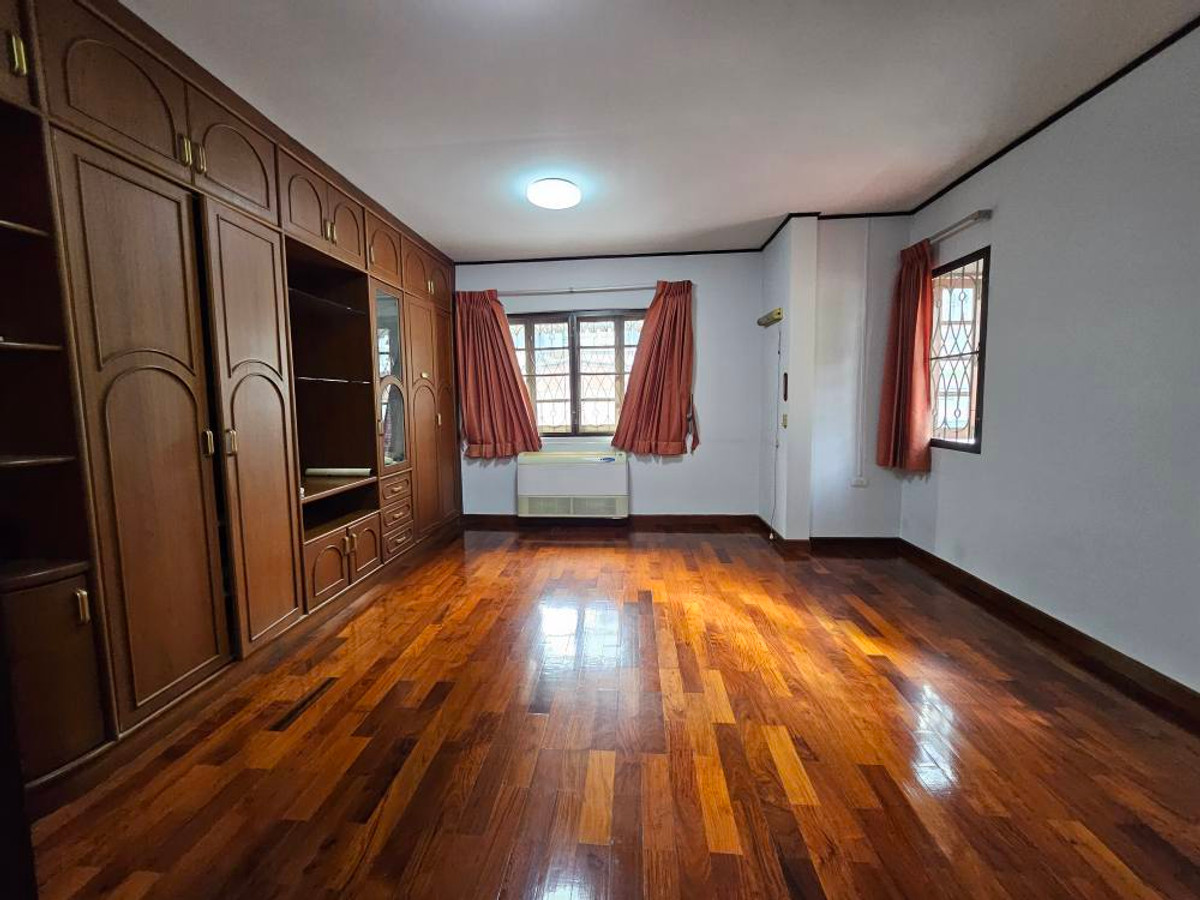 ขายบ้านลาดพร้าว เซ็นทรัลลาดพร้าว : ราคาพิเศษ!! บ้านเดี่ยวทำเลทอง ลาดพร้าว ซ.1 ใกล้ยูเนี่ยนมอลล์ เดินถึงรถไฟฟ้า เข้าออกได้หลายทาง