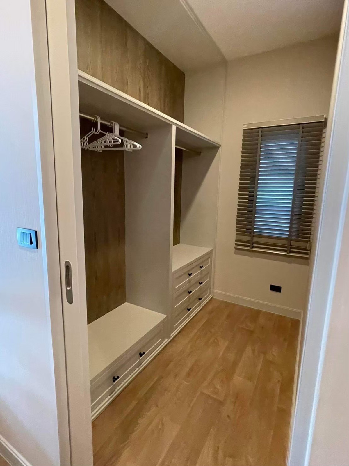 ขายบ้านพัฒนาการ ศรีนครินทร์ : ขายบ้านหรู โครงการ Setthasiri Krungthep Kreetha 2 (เศรษฐสิริ กรุงเทพกรีฑา 2) แปลงมุม ไซส์ใหญ่ ด้านหน้าไม่ติดใคร  บ้านเดี่ยว 2 ชั้น ขนาดที่ดิน 105 ตารางวา พื้นที่ใช้สอย 404 ตารางเมตร