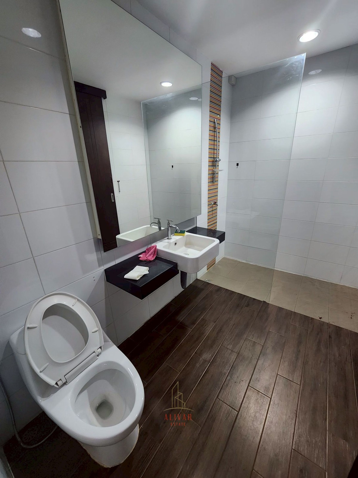 For RentHome OfficeSukhumvit, Asoke, Thonglor : RB020026 Home office 3 floors for rent at Sukhumvit 26 near BTS Phrom Phong, suitable for living. or make an office office