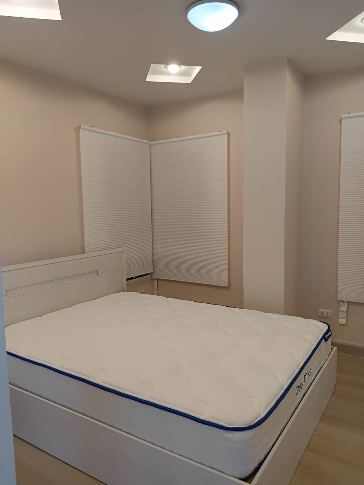 ให้เช่าคอนโดรัชดา ห้วยขวาง : ห้องรีโนเวทใหม่ กว้างสบาย 35 ตรม. มีระเบียง ซอยรัชดา 18 ใกล้เซ็นทรัล พระราม 9!