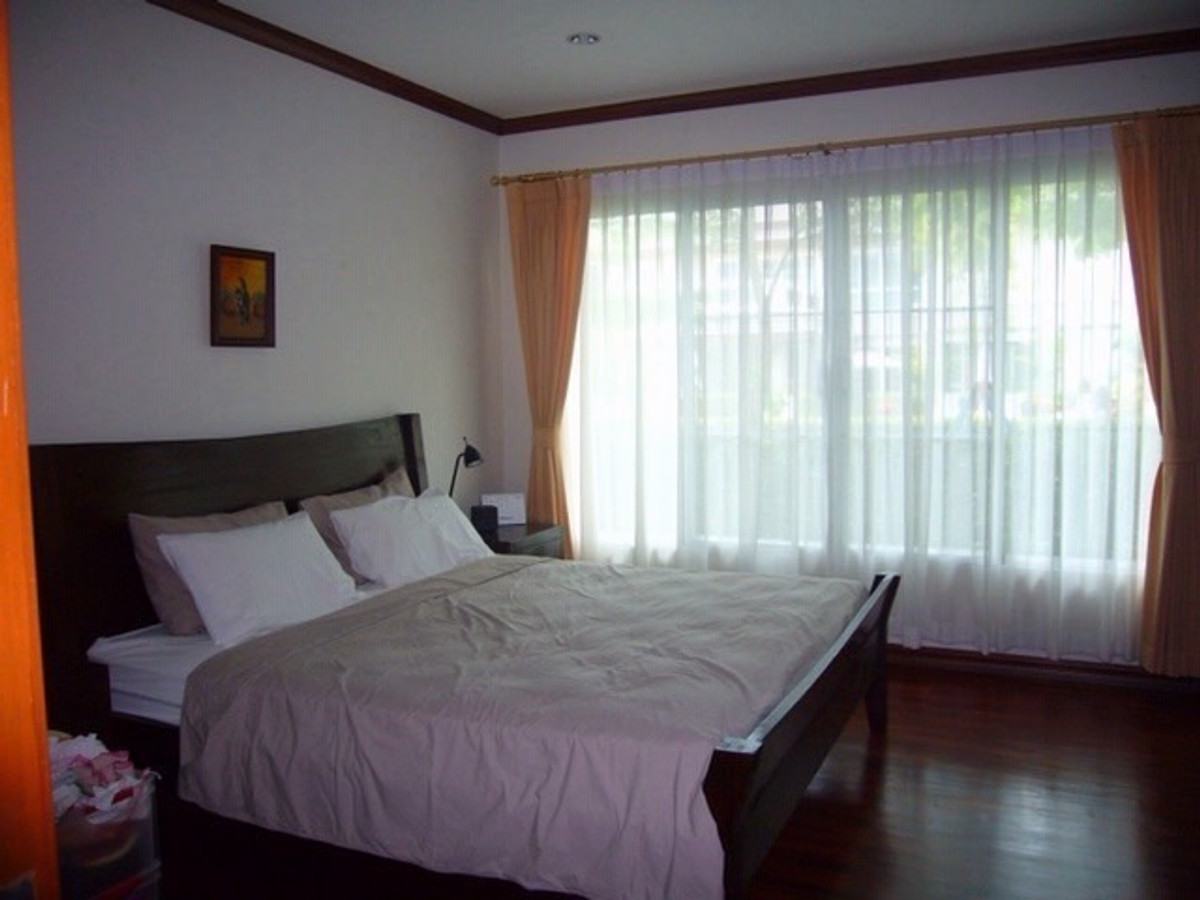 For RentHouseSukhumvit, Asoke, Thonglor : Pet-Friendly 4-Bedroom House for Rent near BTS Thonglor Sukhumvit 36, 450 sq.m Family Home.Available April 2026