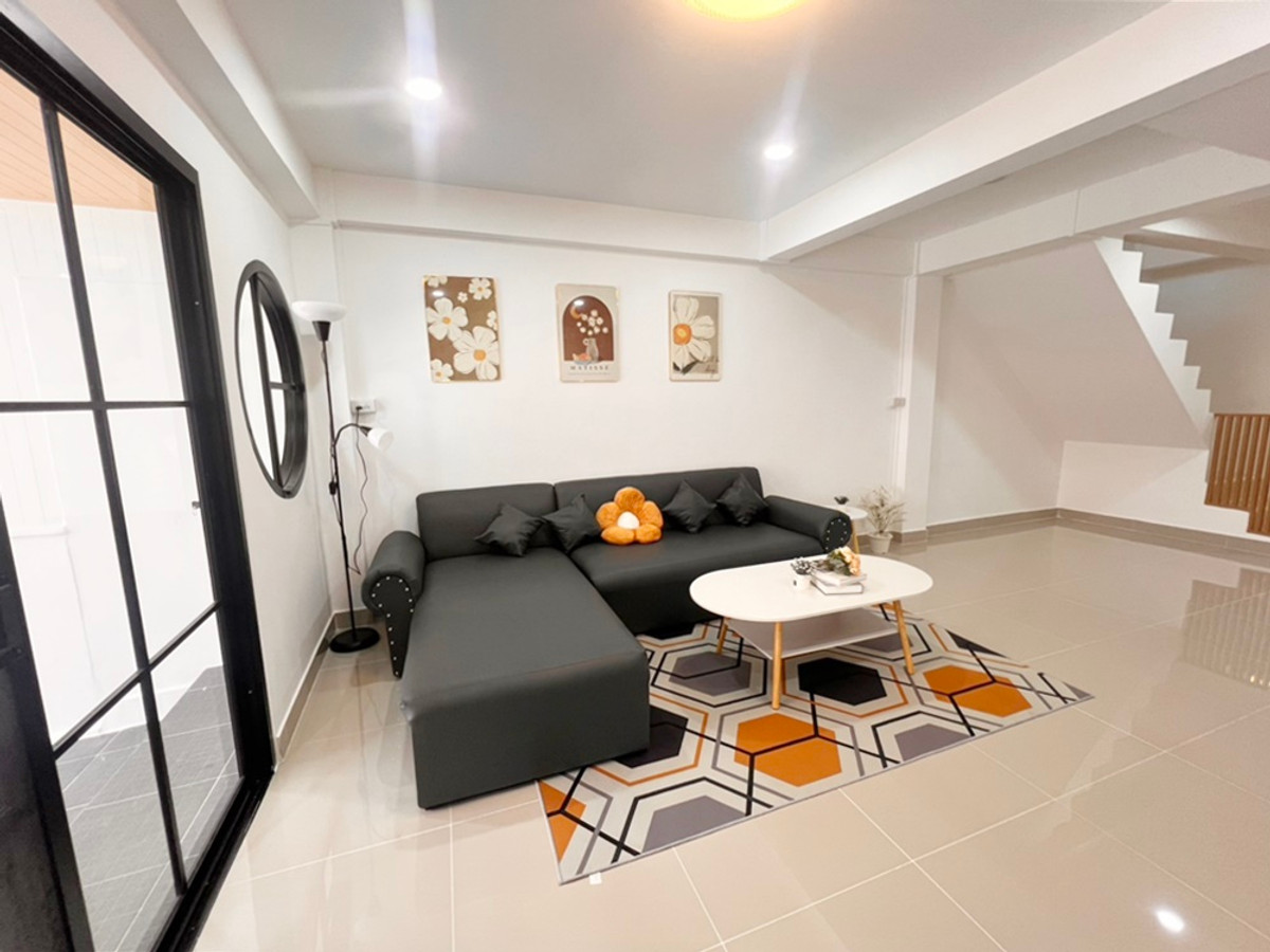 For SaleTownhomePathum Thani,Rangsit, Thammasat : Location near Nana Charoen Market 3-story townhouse for sale, Thanaporn Village, Lam Luk Ka 11, area 16 sq m, 4 bedrooms, 3 bathrooms, newly renovated, price 1,990,000 baht. If interested, contact 085-550-1599.