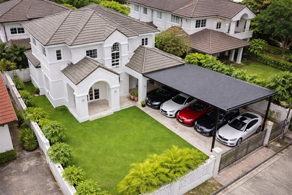 For RentHouseNawamin, Ramindra : Lotus Suwinthawong 2.1km. BigC Suwinthawong2.4km.5beds Mansion 2 story detached house WatSaensuk