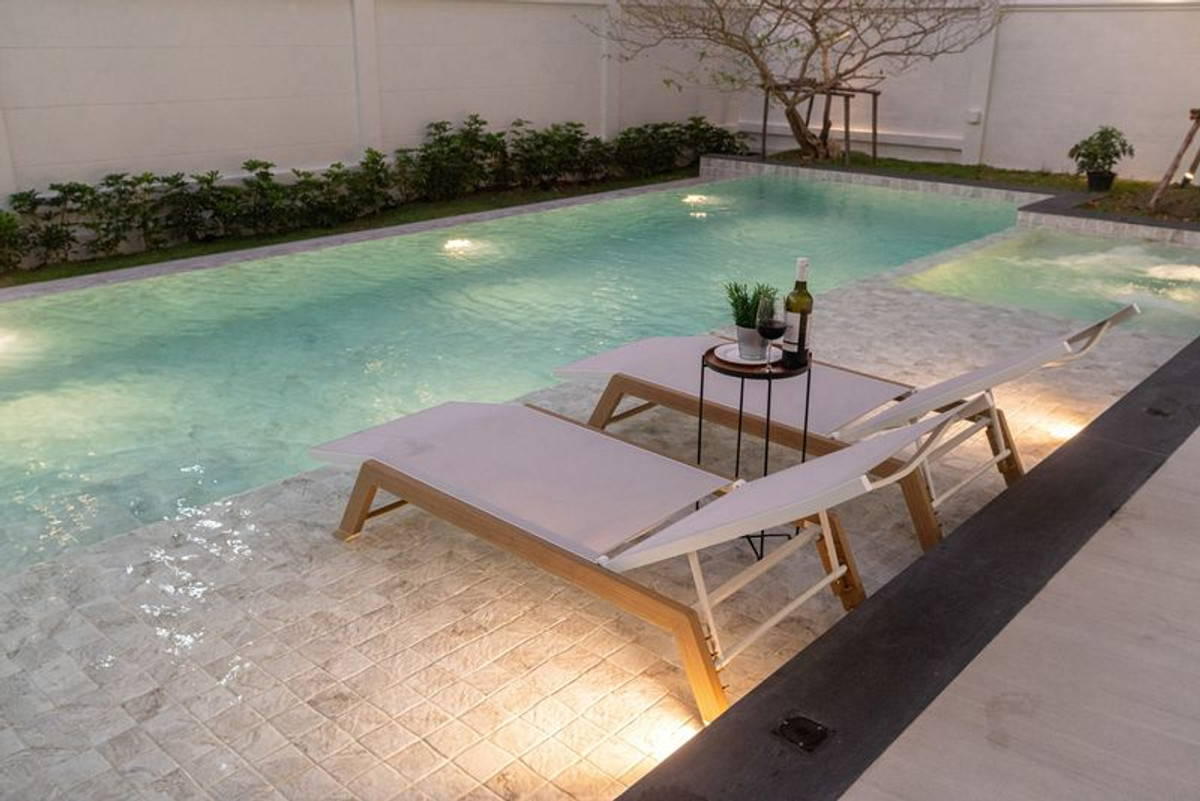 ขายบ้านพัทยา บางแสน ชลบุรี สัตหีบ : Rare Item! วิลล่าหรู 7 ห้องนอน 7 ห้องน้ำ 2 อาคาร พื้นที่ใช้สอย 500 ตร.ม. ใจกลางเขาทาโล | ราคา 28.5 ล้านบาท