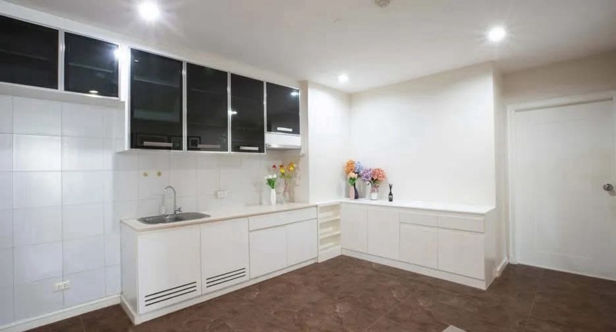 For SaleCondoSiam Paragon ,Chulalongkorn,Samyan : 100 Sq.m Leasehold Condo Next to Chulalongkorn University with Direct MRT Sam Yan Access, ideal for living or investment