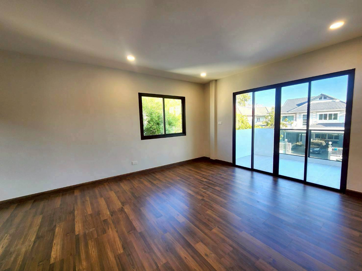 ขายบ้านนนทบุรี บางใหญ่ บางบัวทอง : ขายบ้านเดี่ยว หมู่บ้าน มณียา รัตนาธิเบศร์ บ้านหลังใหญ่ บ้านพร้อมอยู่ นนทบุรี เซ็นทรัล รัตนาธิเบศร์