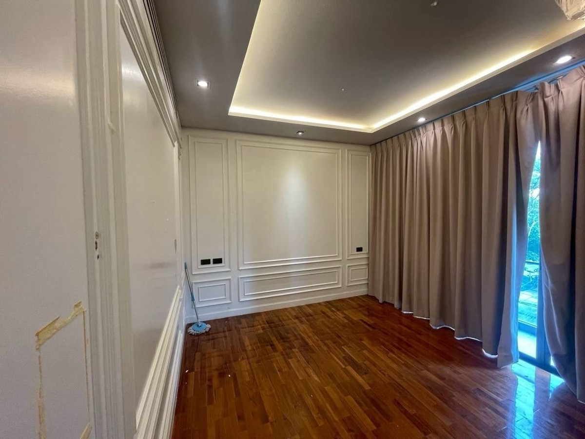 For SaleTownhomeKasetsart, Ratchayothin : For sale: Baan Klang Muang Ratchayothin, near BTS Phaholyothin 34, near Major Ratchayothin. Central Ladprao Built-in decoration Fully furnished